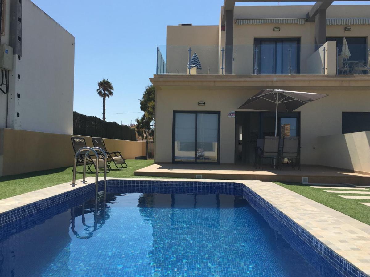 Adosado En 1ª Linea Del Mar Hébergement de vacances *